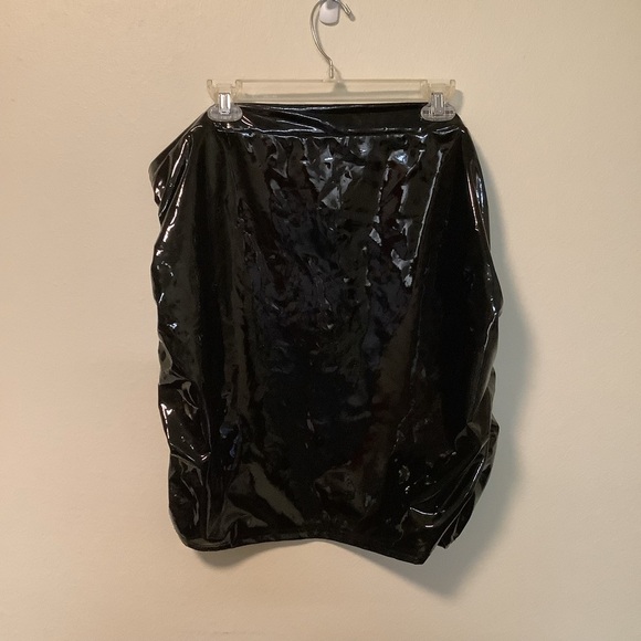 Women’s unbranded black ruched side and zipper side polyurethane liquid skirt - Picture 1 of 11